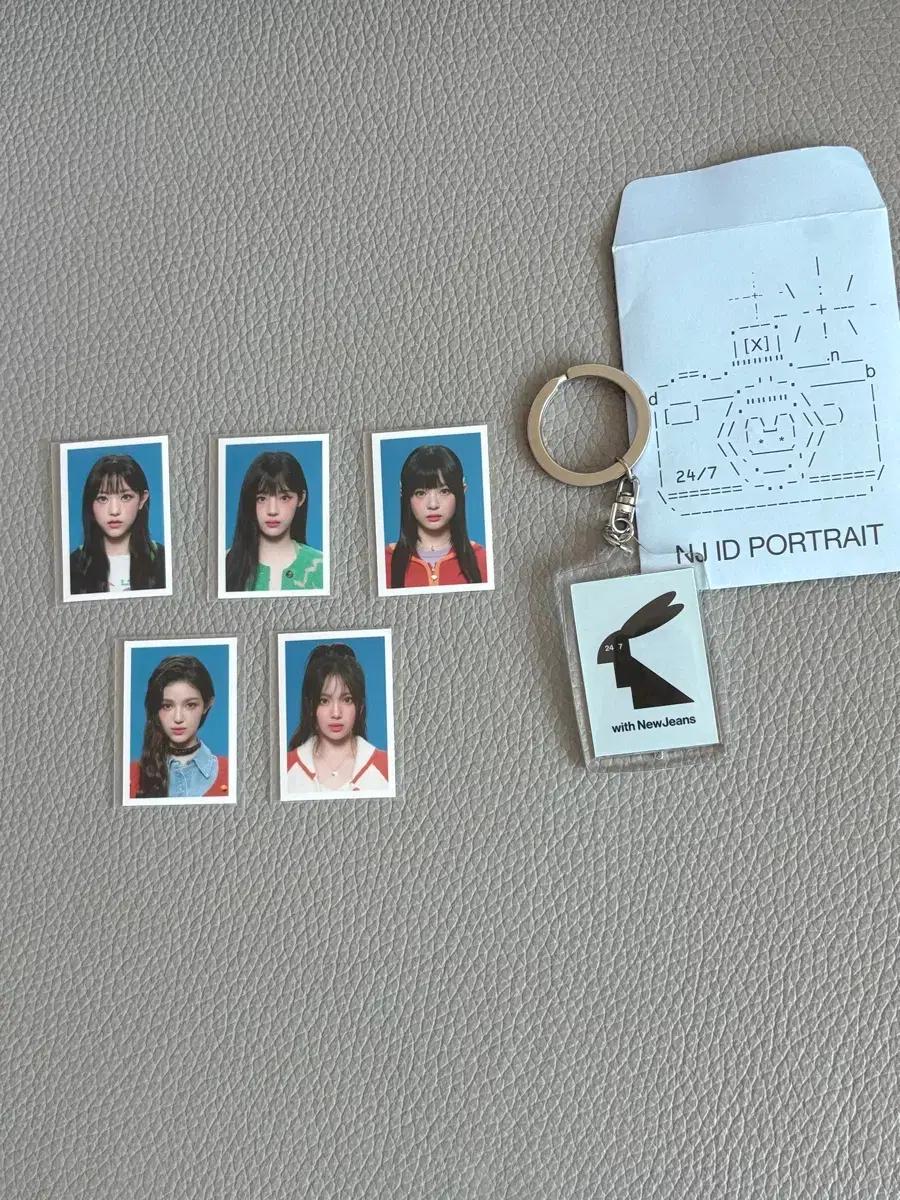 뉴진스 시즌그리팅 2024 증명사진 키링 봉투 판매 시그