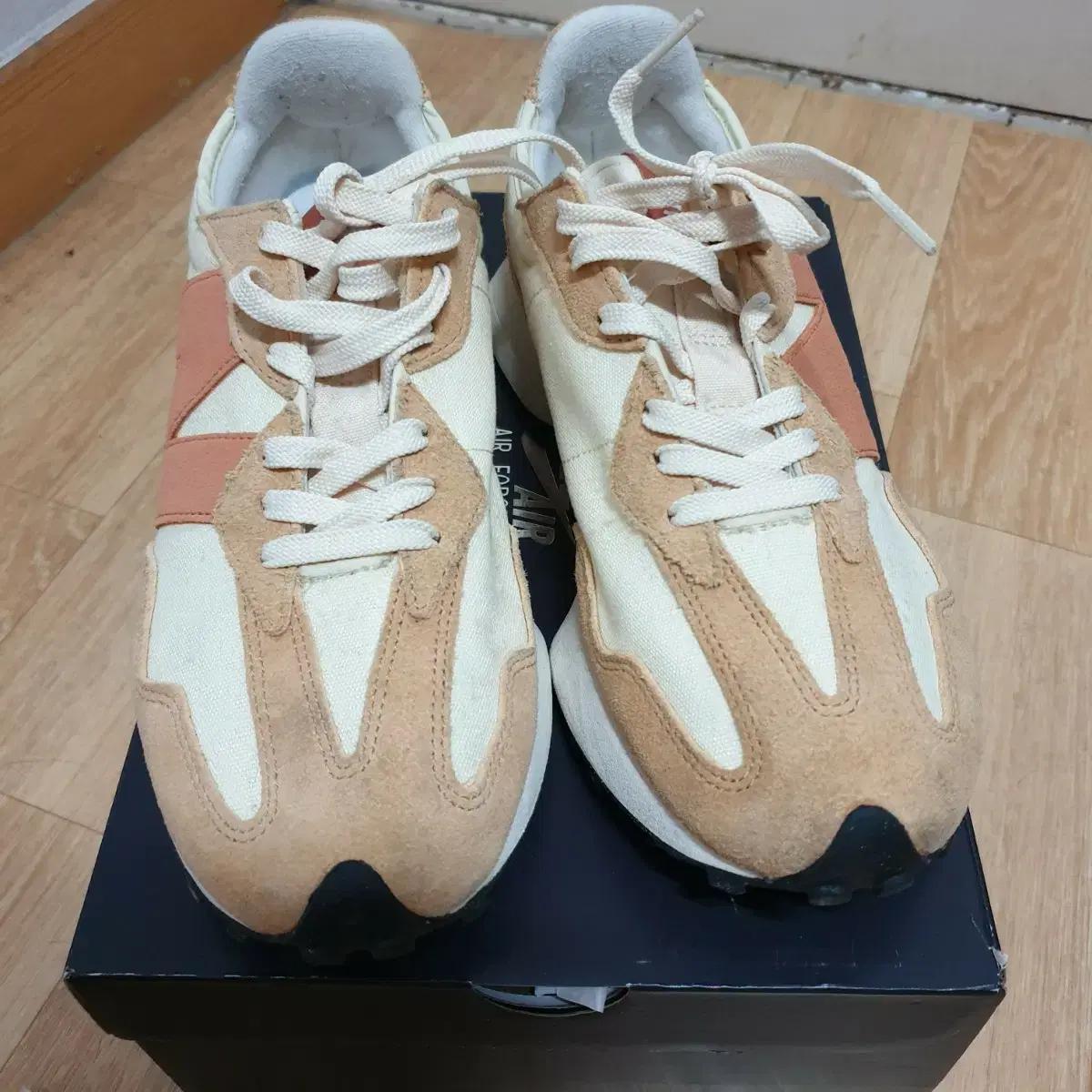 뉴발란스 327 카라멜 브라운슈가 275 팝니다