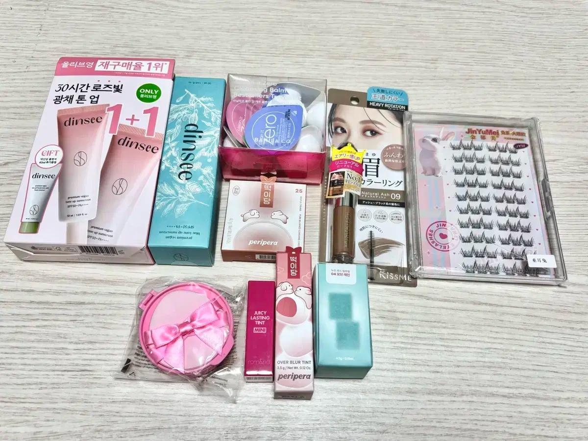 사진 속 미개봉 화장품들 1500원부터 페리페라 어뮤즈 딘시 롬앤 키스미