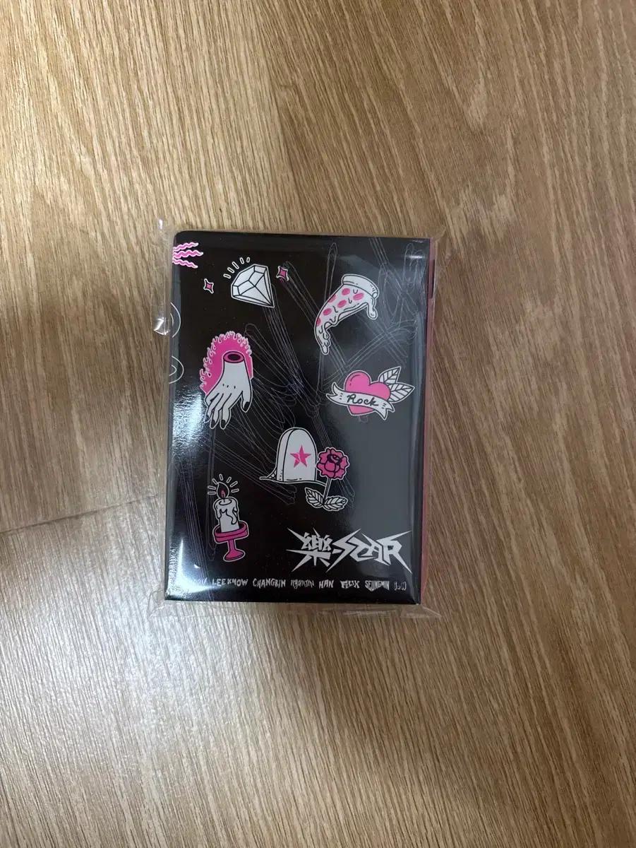 스트레이키즈 락 미니앨범