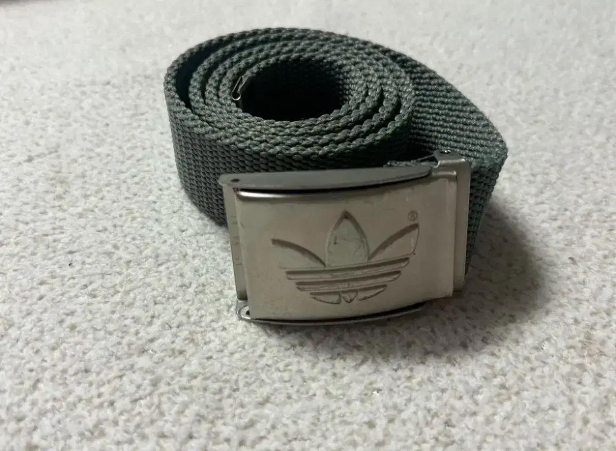 아디다스 Y2K 카키 벨트