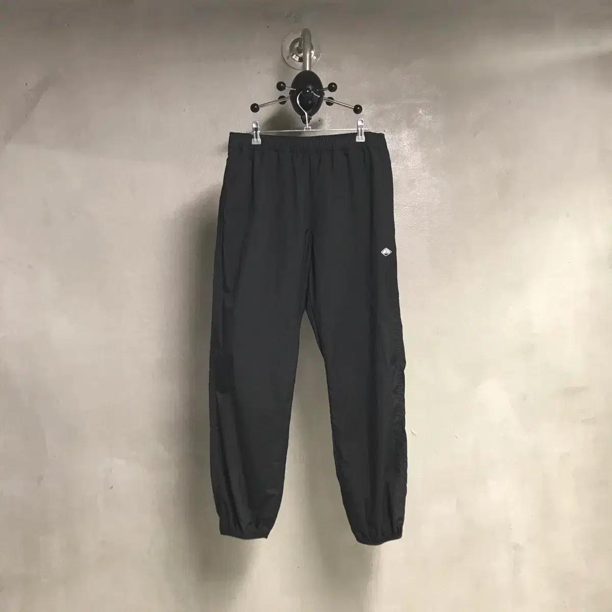 단톤 나일론 팬츠 -
