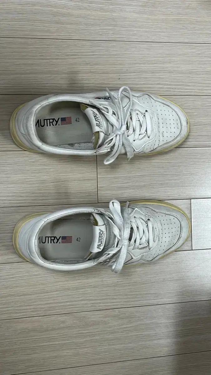 오트리 신발