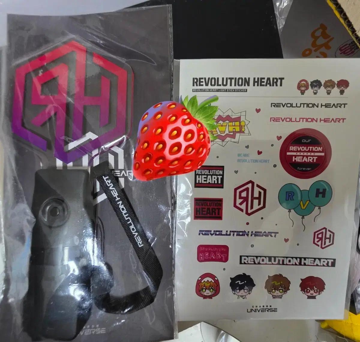 REVOLUTION HEART 응원봉 + 스티커 팝니다
