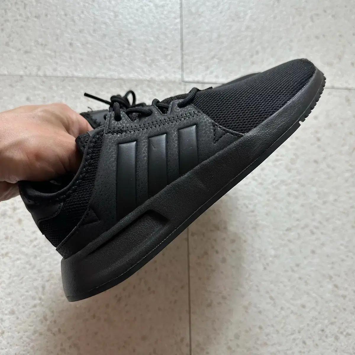 아디다스 엑스플로러 블랙 운동화 225