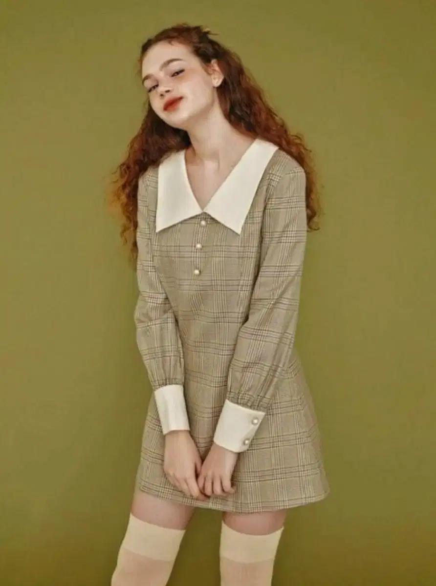 마가린핑거스 체크 카라 미니 원피스