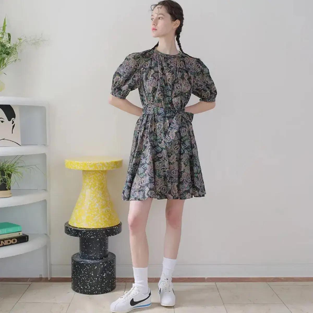 [새상품] UIJi 20만원대 페이즐리 미니 원피스