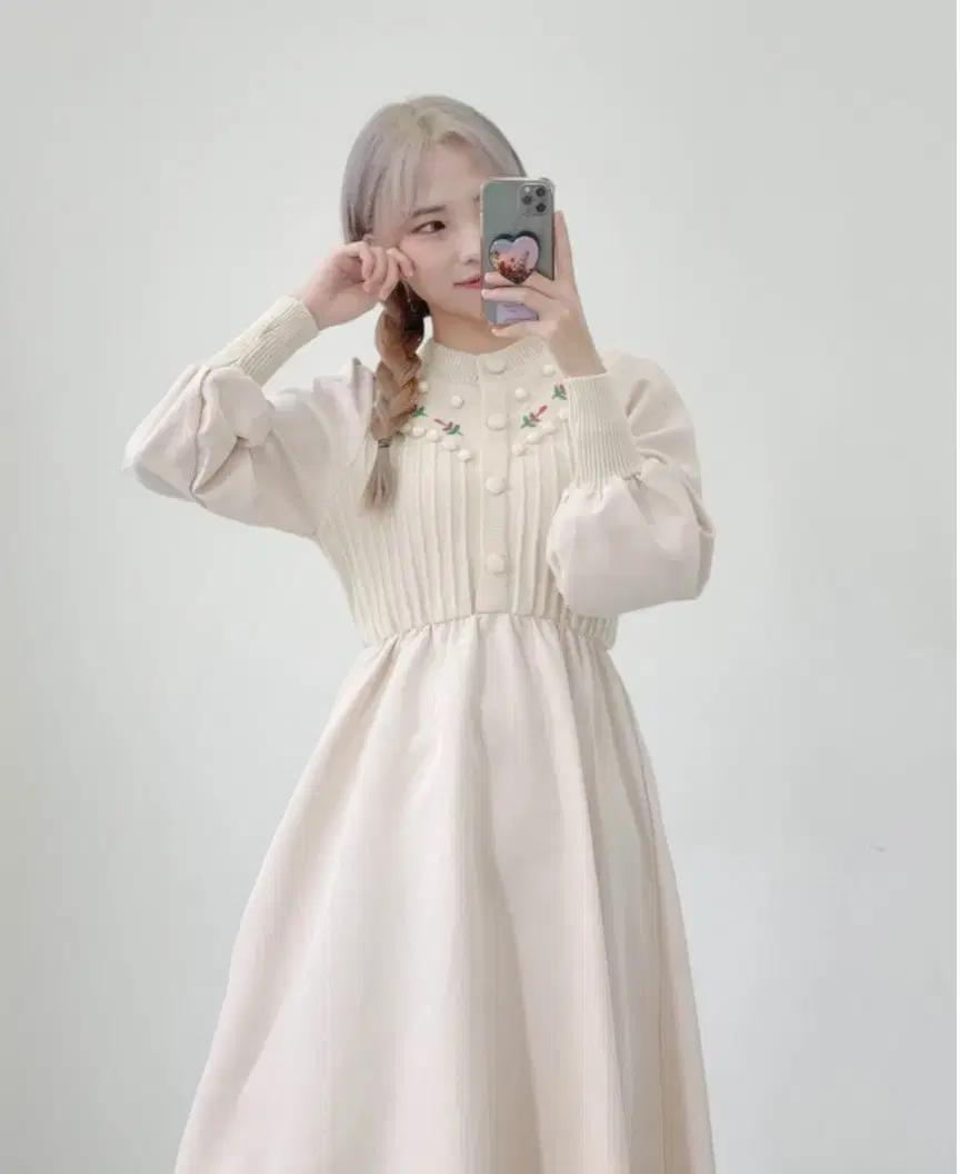 새상품) 니트 자수 폼폼 방울 롱원피스 겨울 연말룩 데이트룩 레트로문