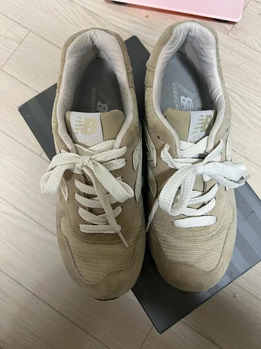 뉴발란스 1400 탄 컬러 245사이즈