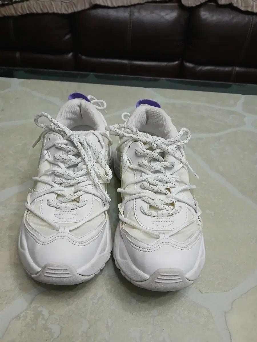 화이트 널디운동화 240