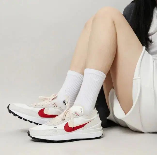 나이키 와플원 더블스우시 여성스니커즈 245