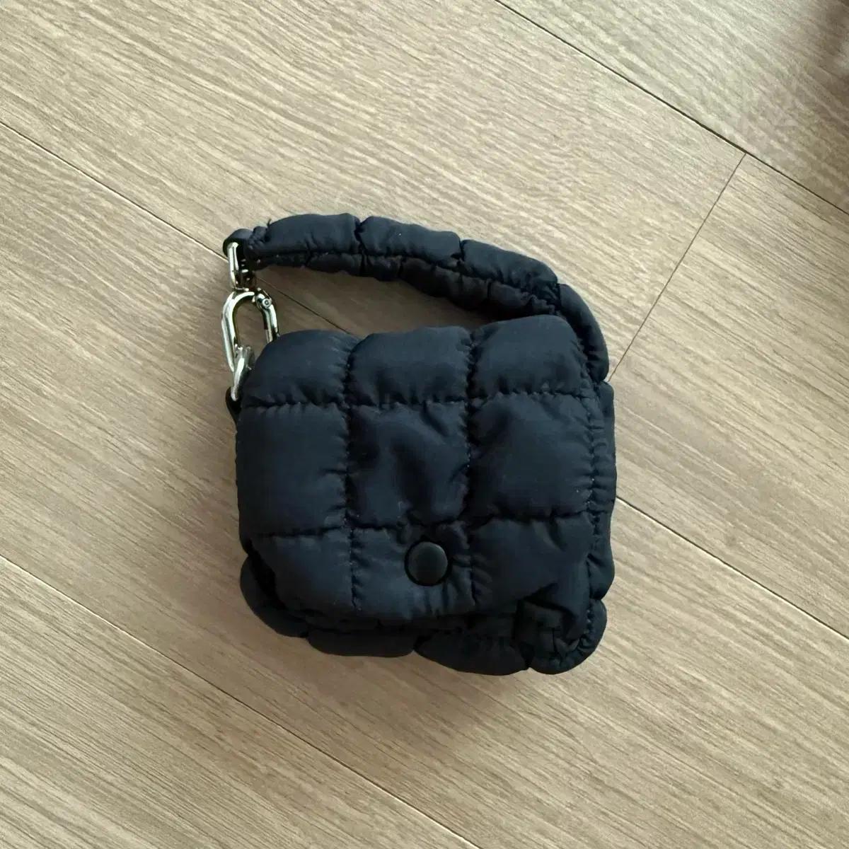 코스 나노 키링 에어팟 케이스