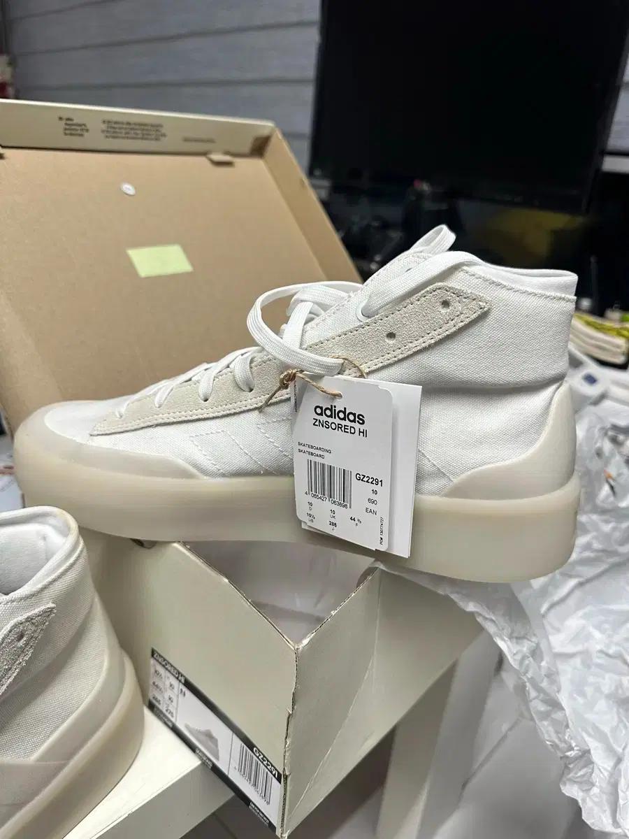 아디다스 ZNSORED  스니커즈 GZ2291
