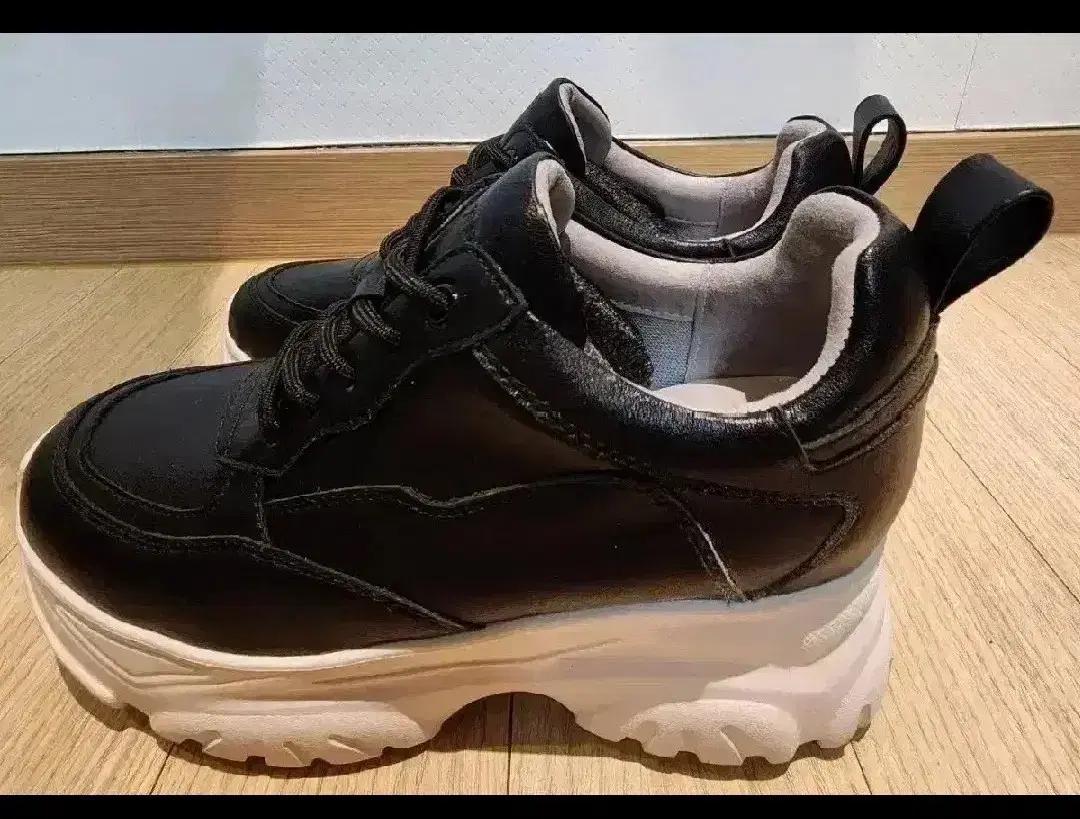 탠디 여성 7cm 키높이 스니커즈 운동화 240mm 새제품블랙컬러