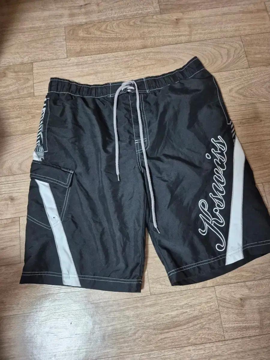 Kossweiss 블랙 반바지