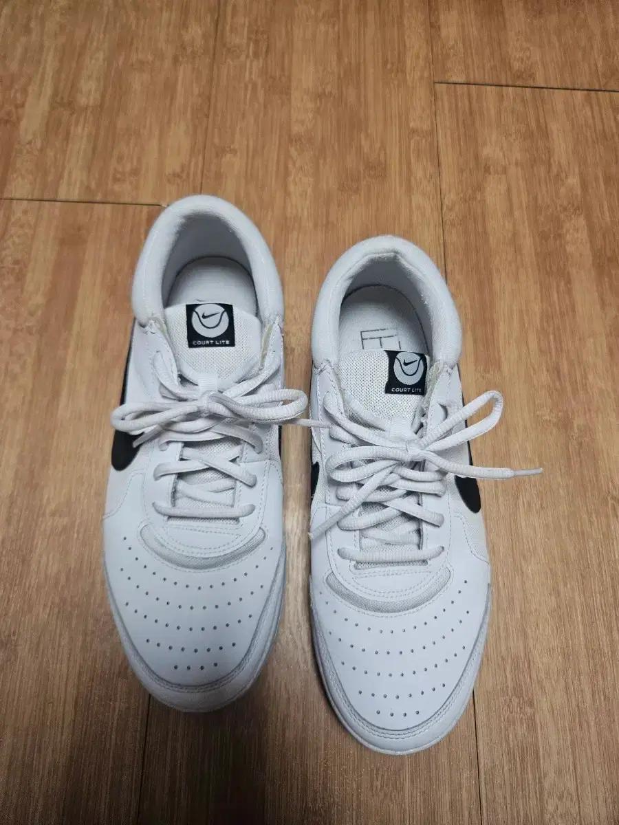 나이키코트 에어줌 라이트3 255mm