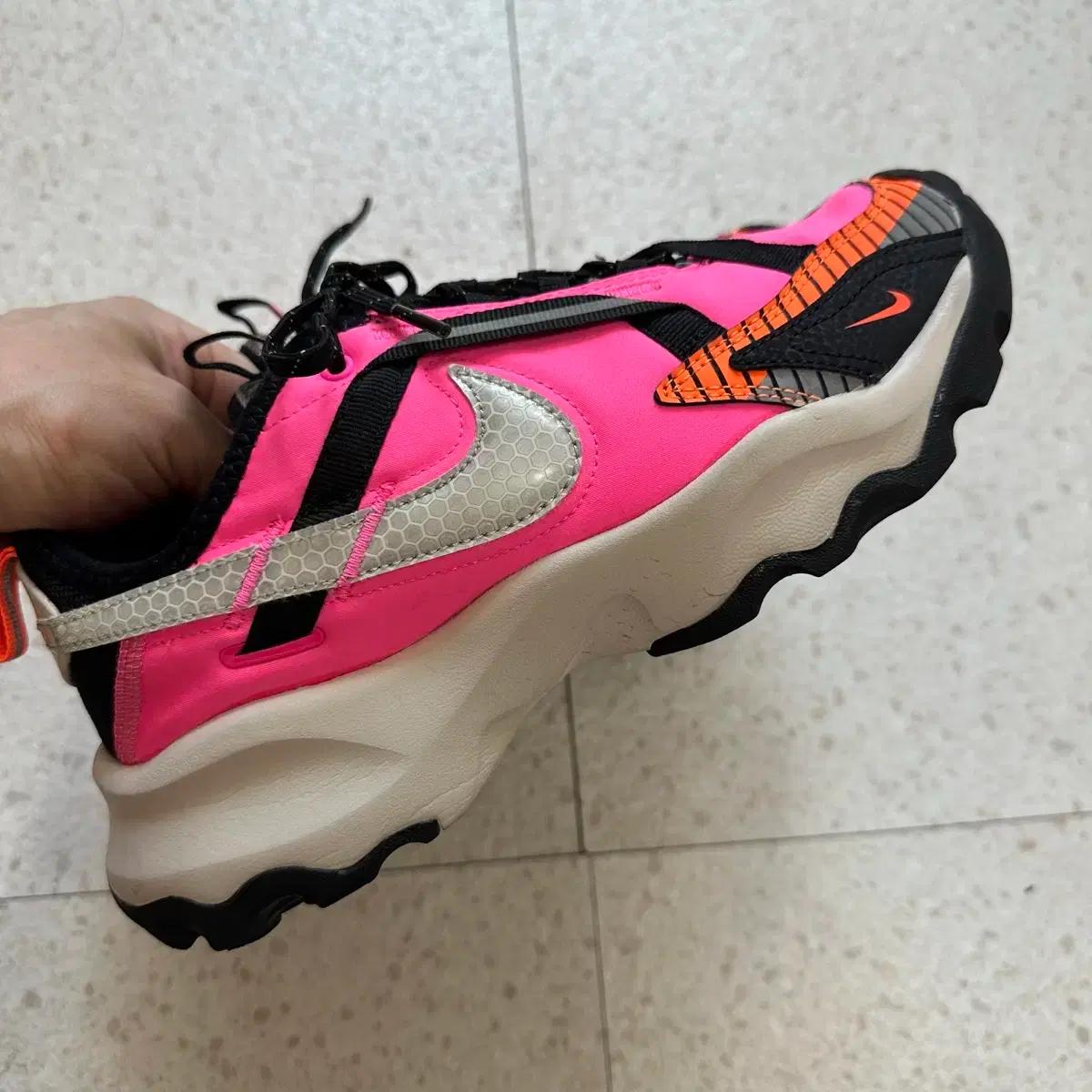 나이키 TC 7900 LX 우먼스 핑크 블라스트 250