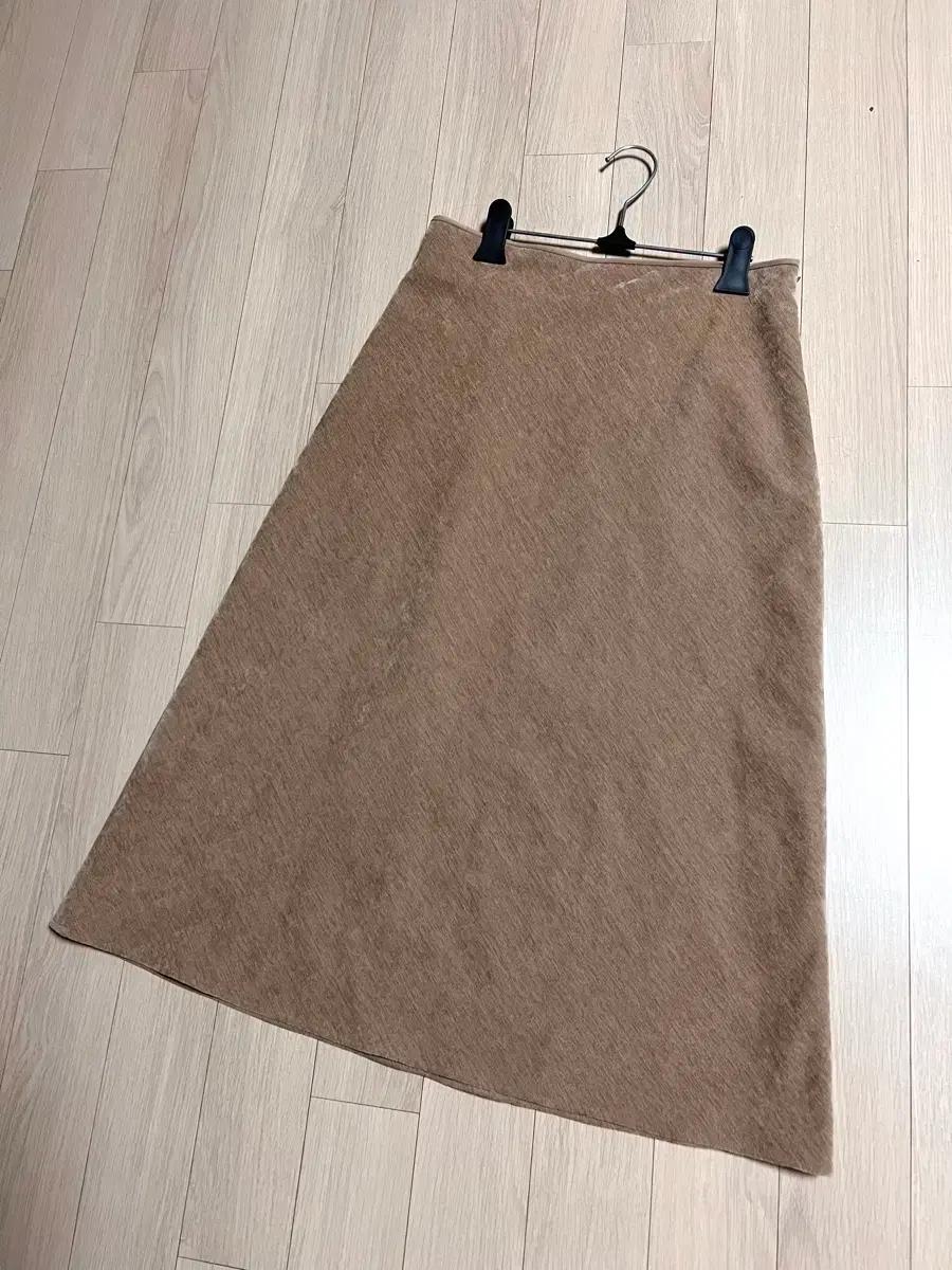 22 일라일 ILAIL 벨벳 롱치마 소프트 플레어 스커트 오피스룩 출근룩