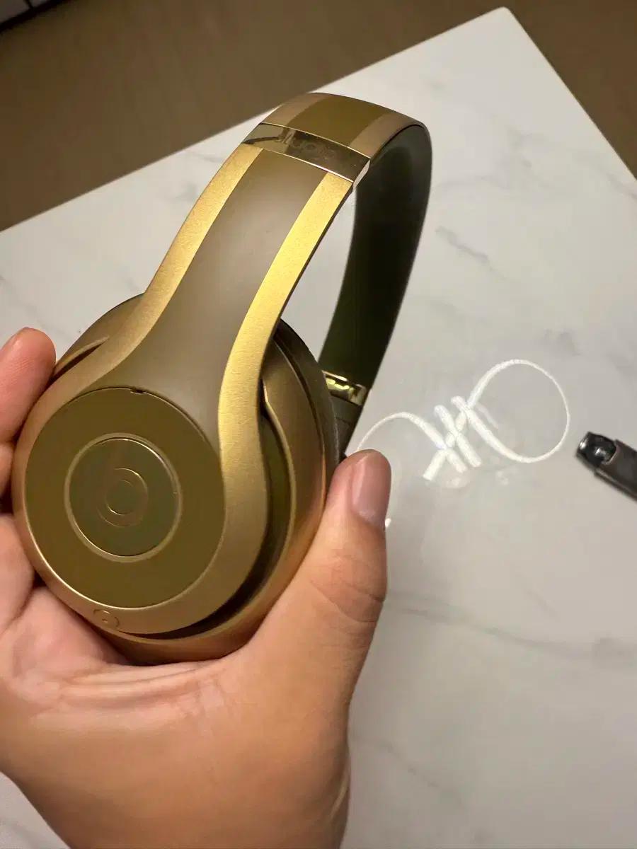 Beats Studio3 Balmain 헤드폰