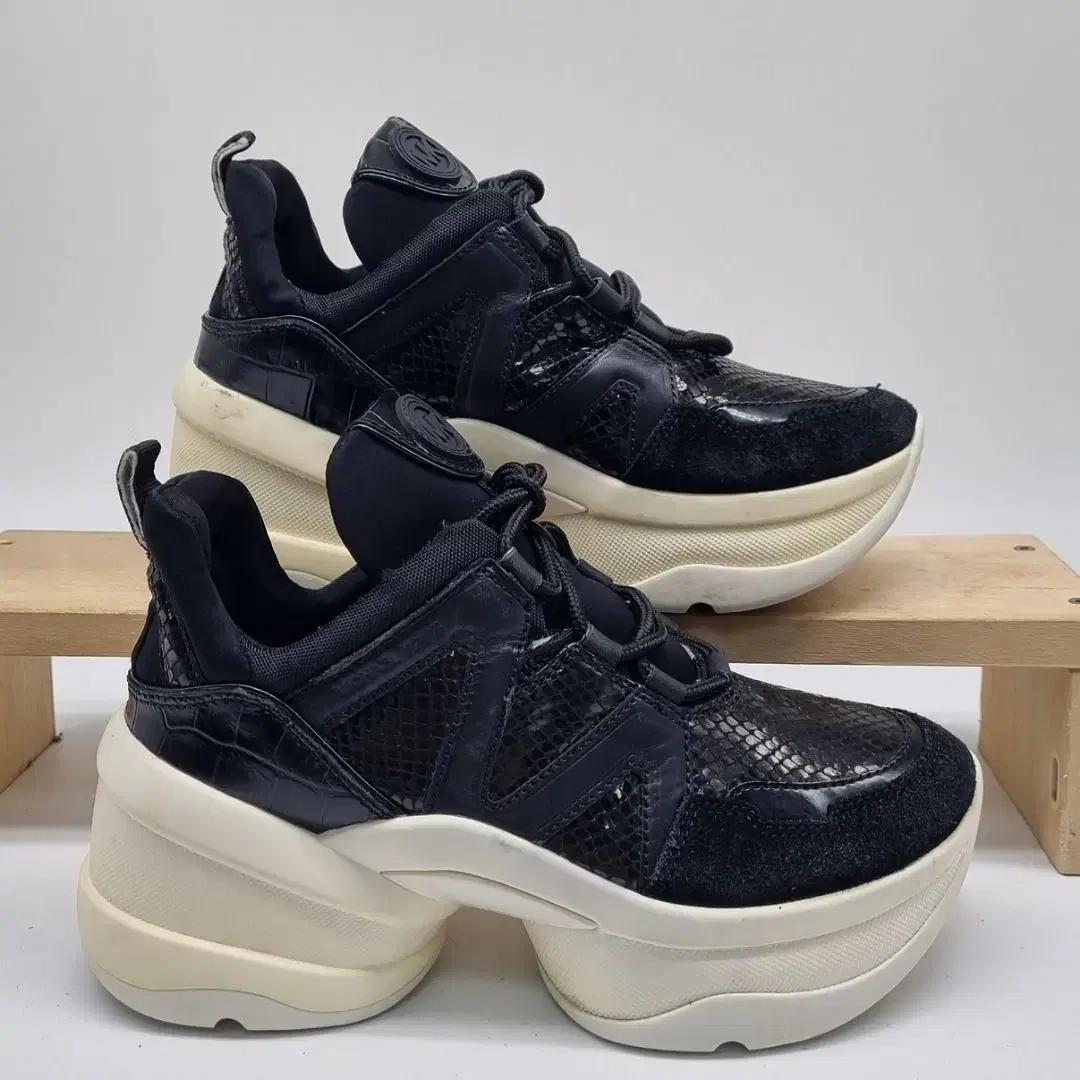 마이클코어스 여성키높이스니커즈230(굽7).