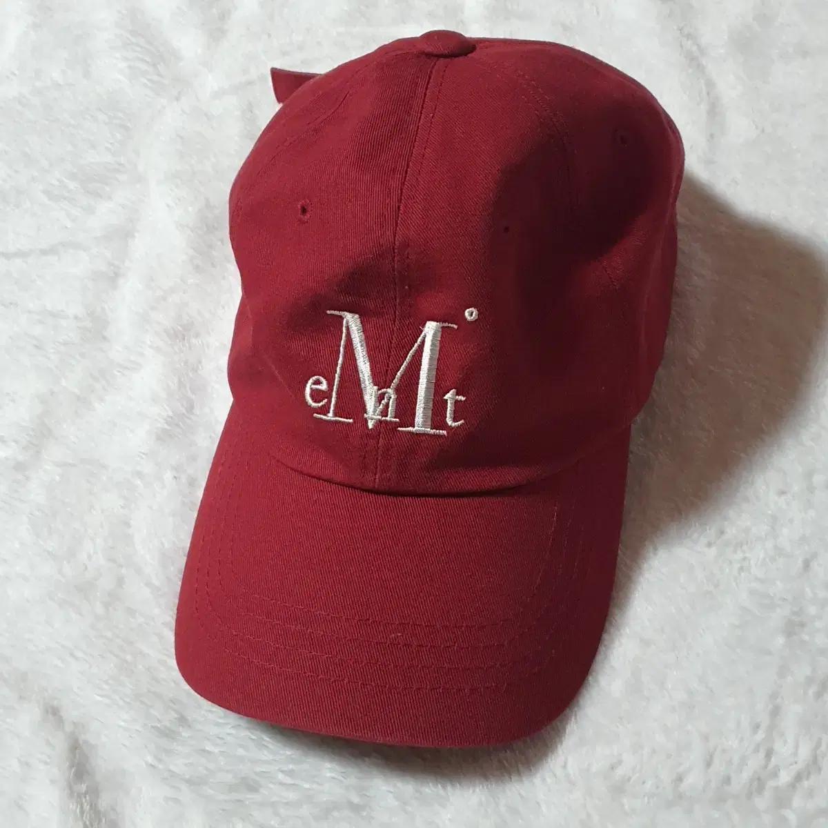 뮤센트 버건디.레드 MUCENT 볼캡.