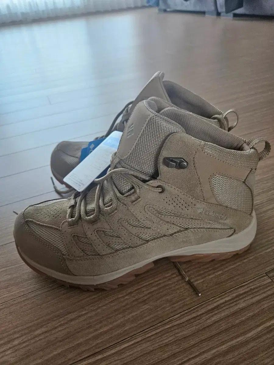 컬럼비아 등산화 280 사이즈 새제품