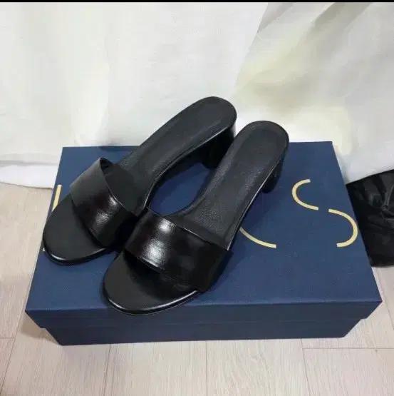 PVCS 프븏스 레이첼 뮬 230 사이즈