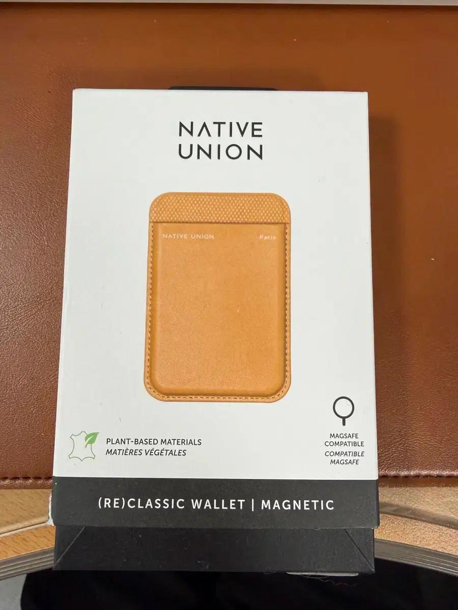 Native Union MagSafe Compatible Card Hol