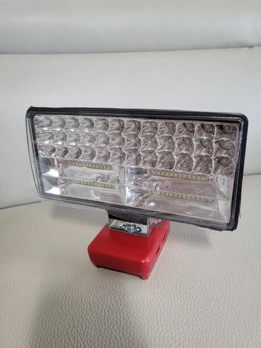 밀워키랜턴 작업등 캠핑등 집어등