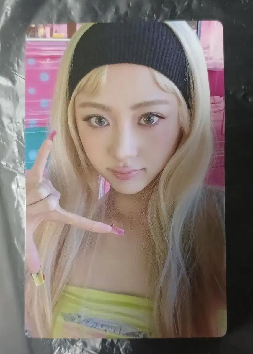 different 르세라핌 허윤진 포토카드 양도합니다