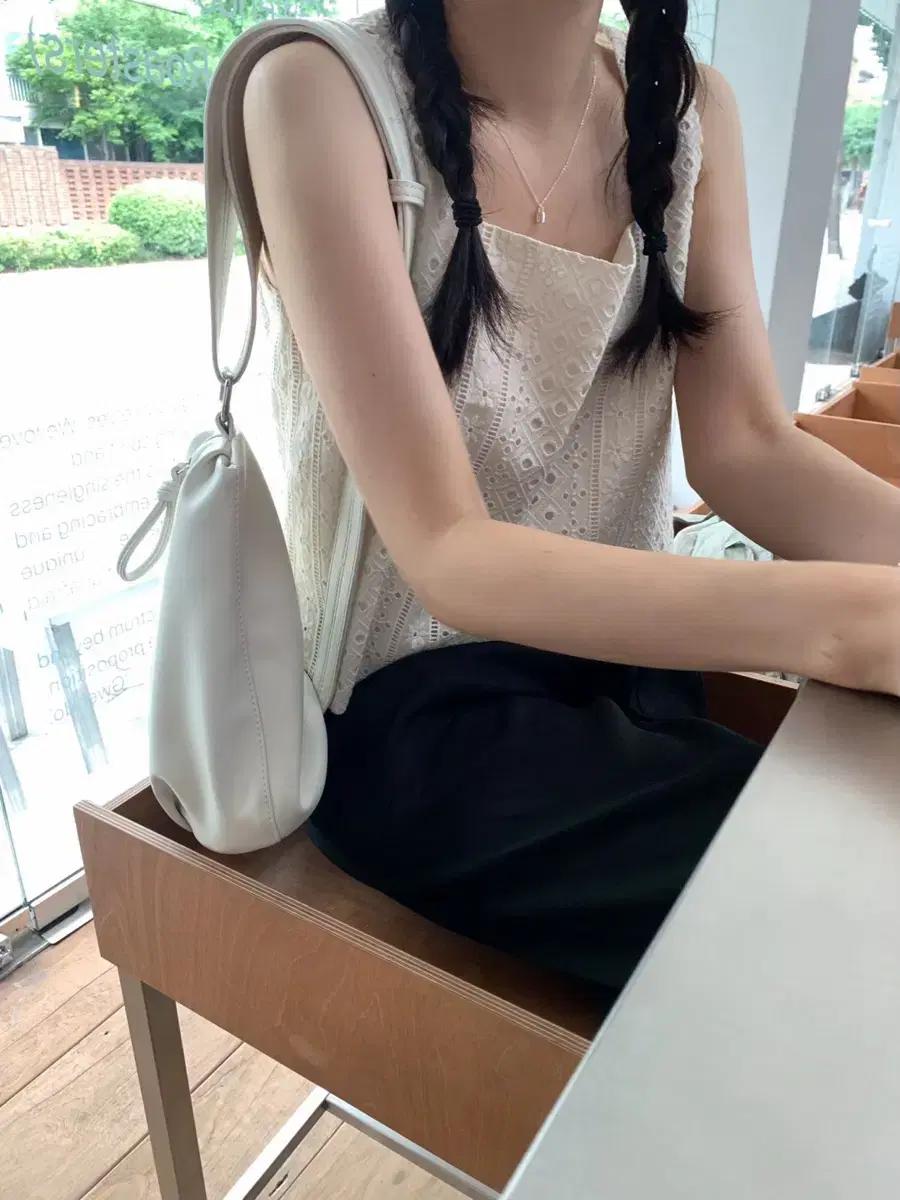 [컨디션최상] 윤슬샵 제작 슬리브리스 나시 단종상품