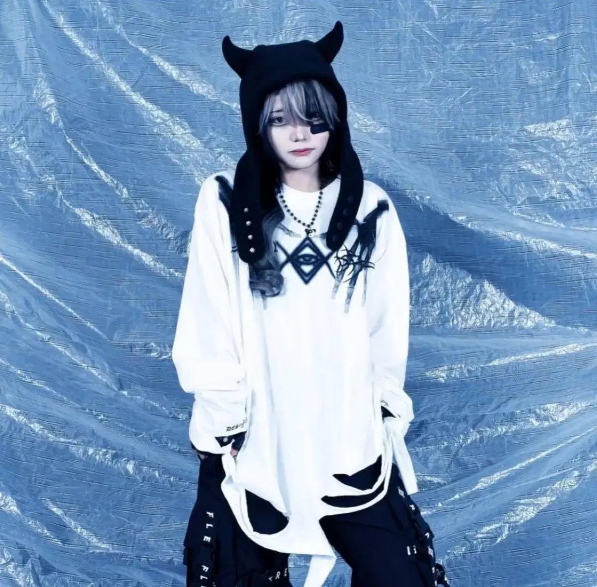 레플렘 reflem 리아 콜라보 데미지 롱슬리브