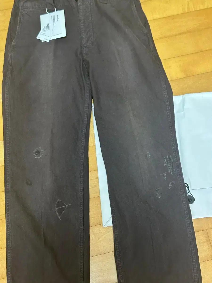 비즈빔 24aw 와이드 치노 크래쉬 블랙 1