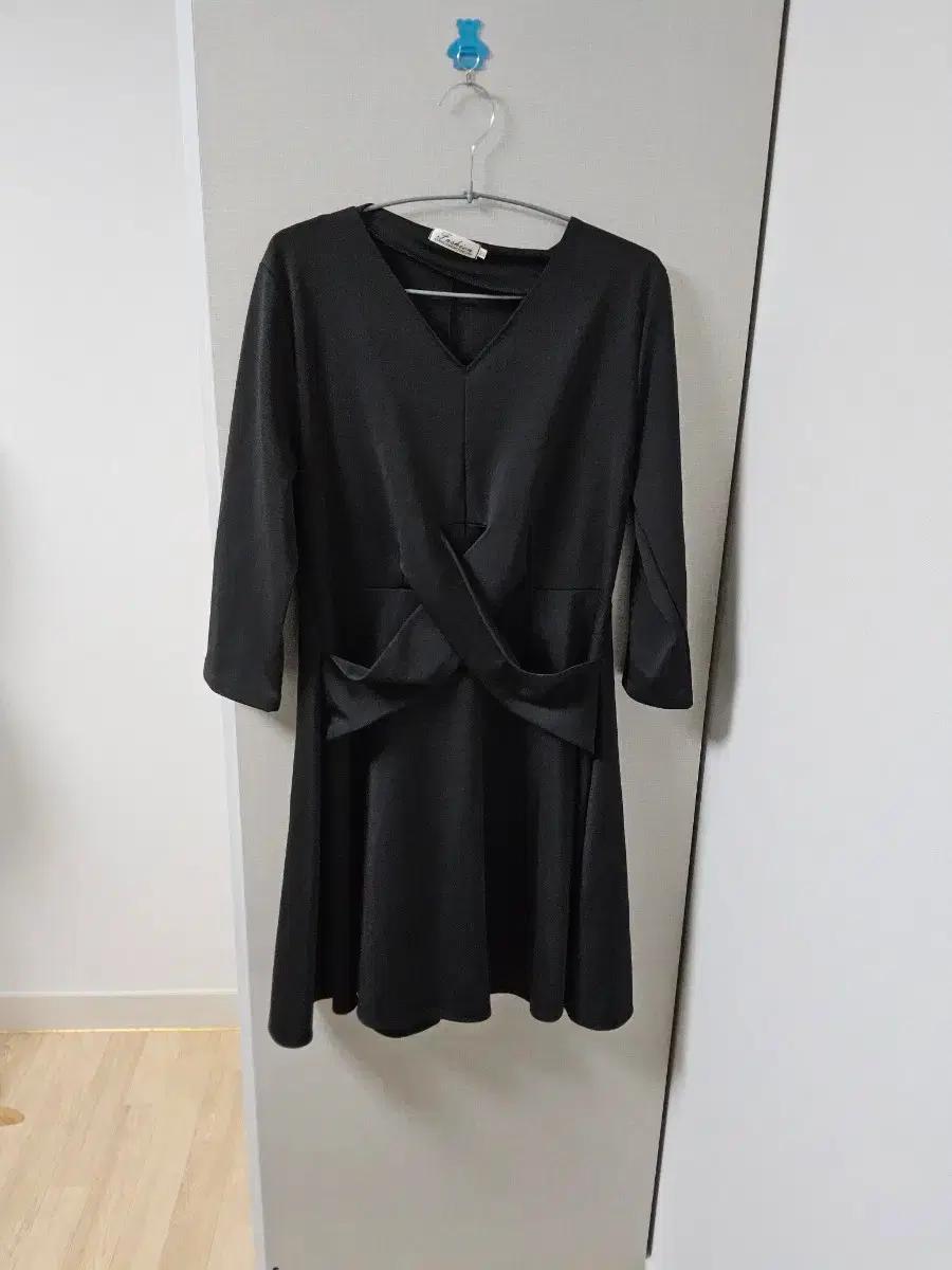 검정색 랩 스타일 긴팔 원피스 2XL