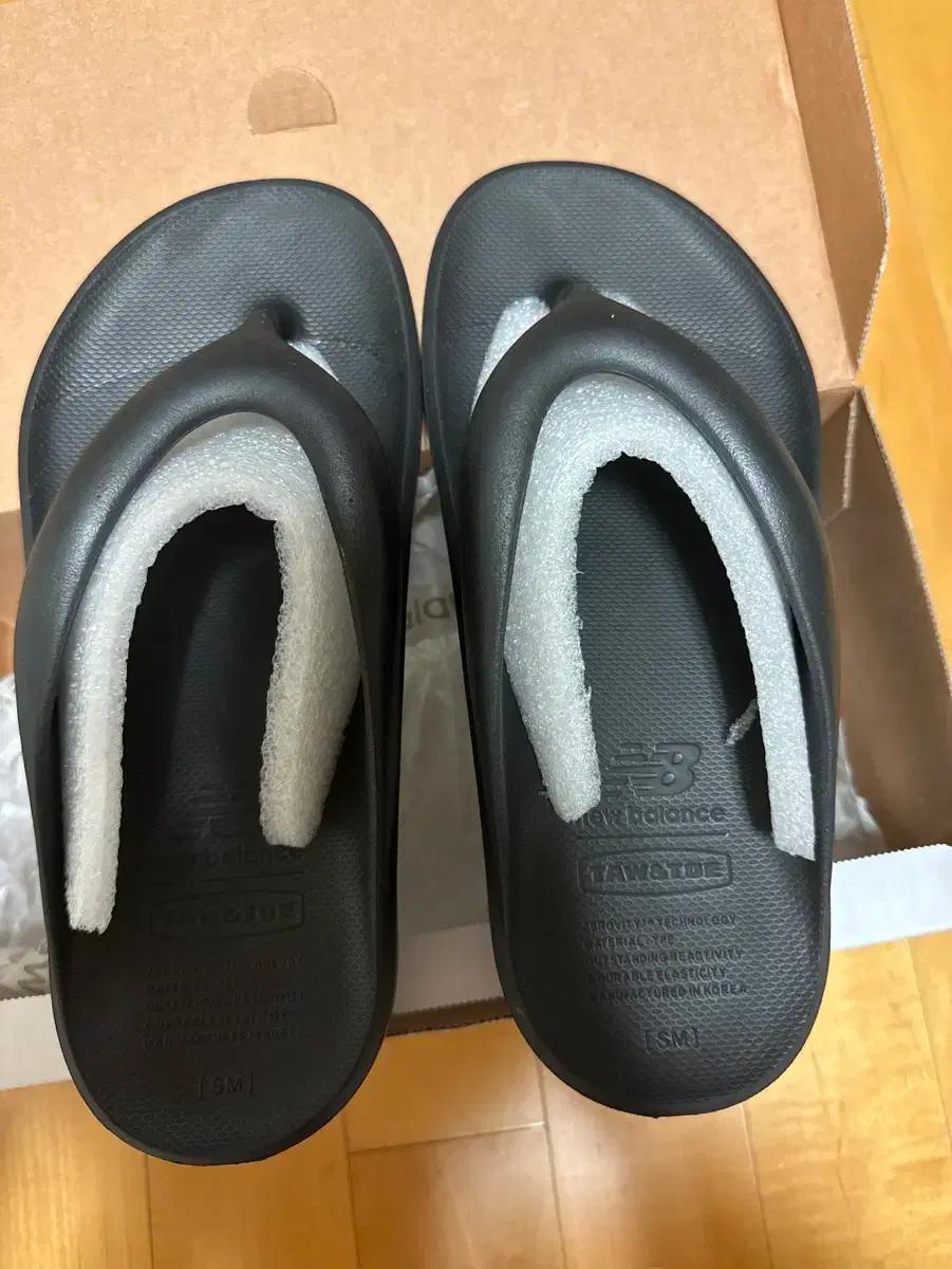 뉴발란스 토앤토 플리플랍 쪼리 블랙