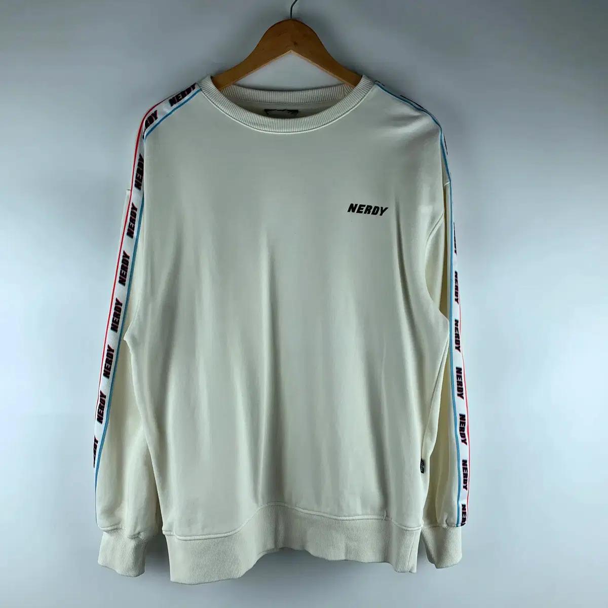 널디 아이보리 사이드라인 맨투맨 XL .250831