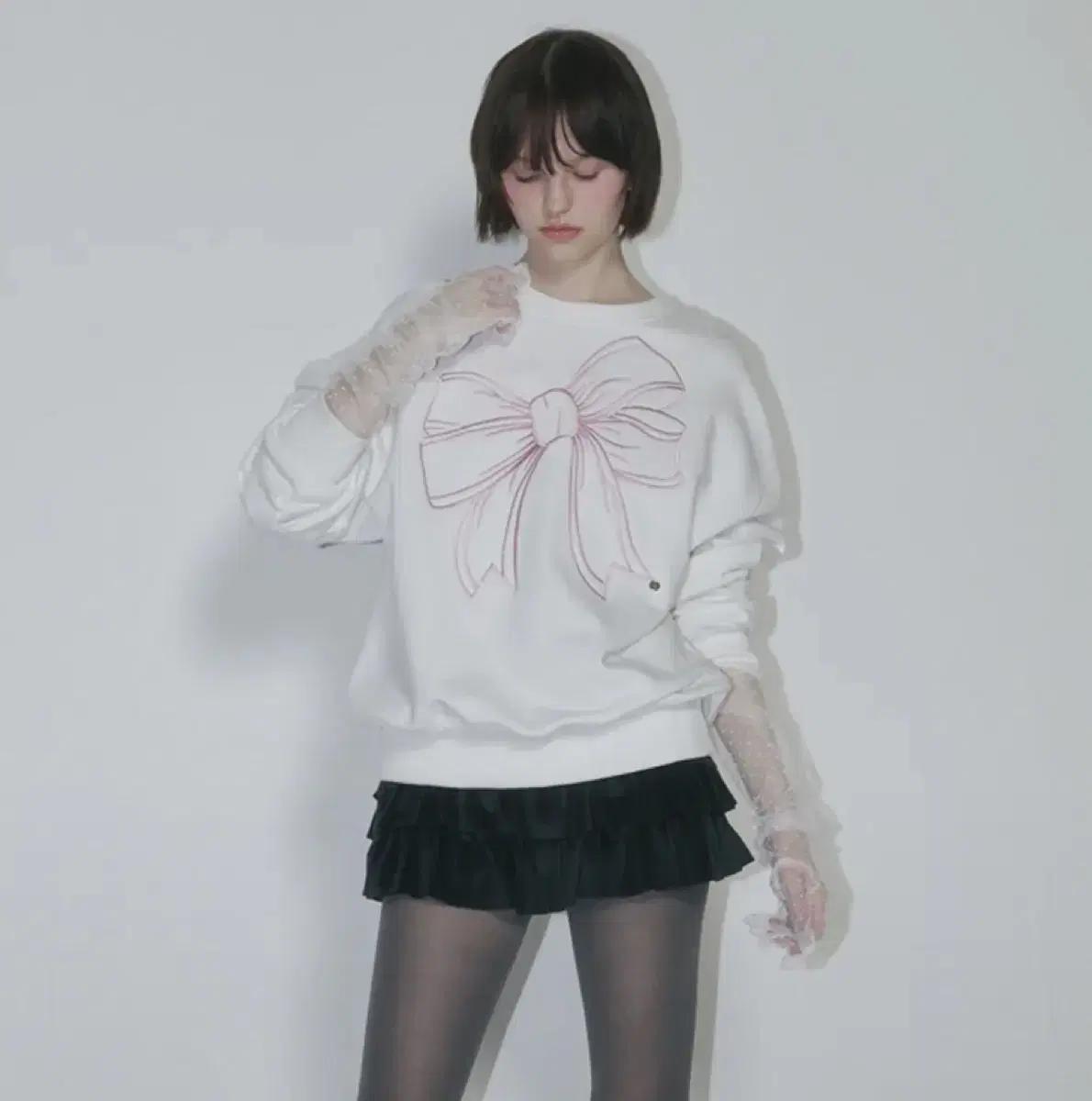 론론 BIG RIBBON LINE SWEATSHIRT WHITE PINK