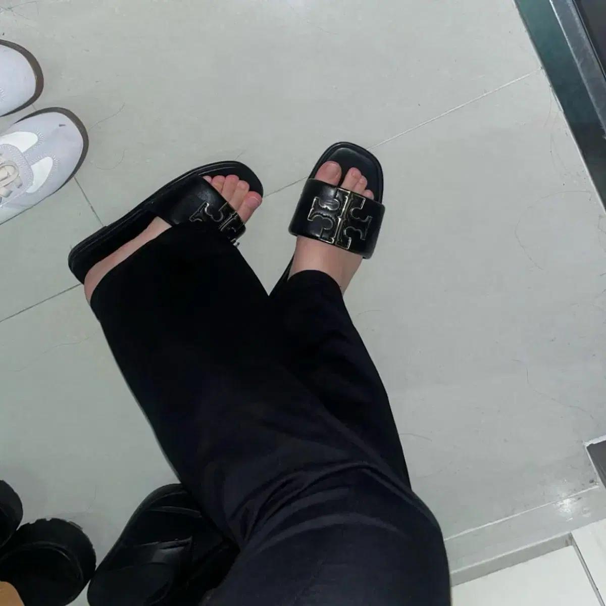 토리버치 뮬 슬리퍼 230