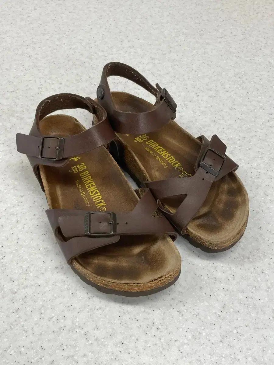 버켄스탁 36/230 리오 브라운 여성 스트랩샌들