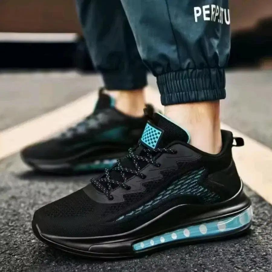 남자운동화,스포츠화,스니커즈,260~275,소프트,통기성