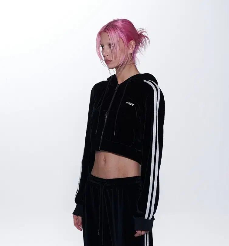 널디 벨벳 크롭 후드 (마지막 가격 내림)