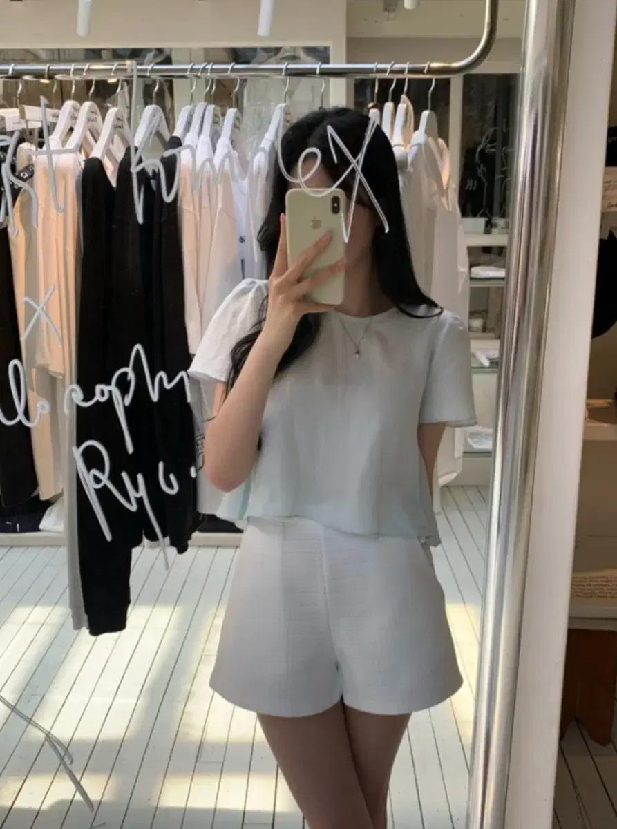 새상품) 르브아 로아 블라우스 화이트 컬러 팔아요