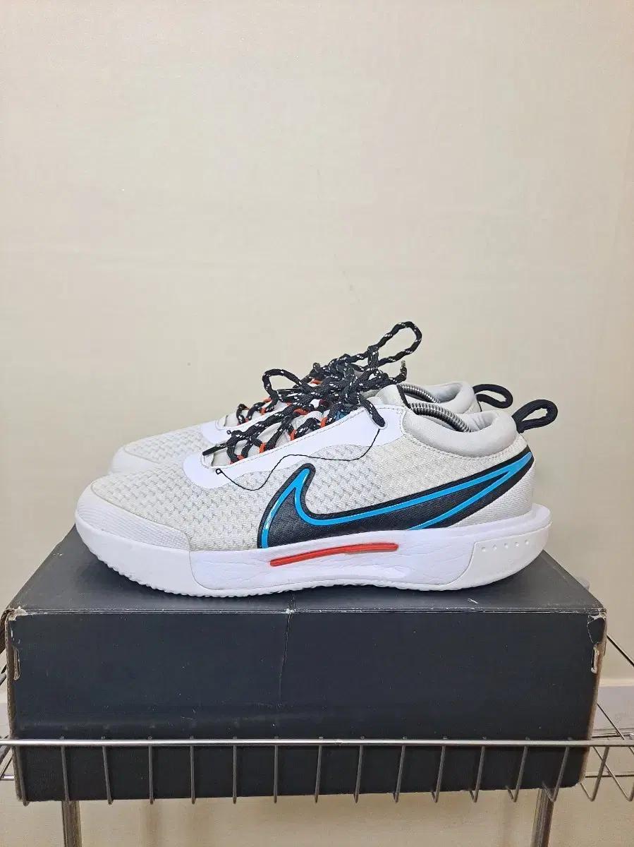 나이키 코트 중프로 테니스화 270사이즈