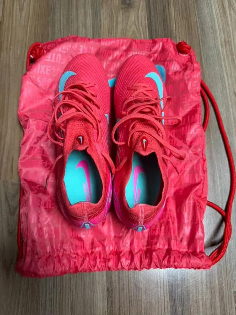 나이키 축구화 (새상품)