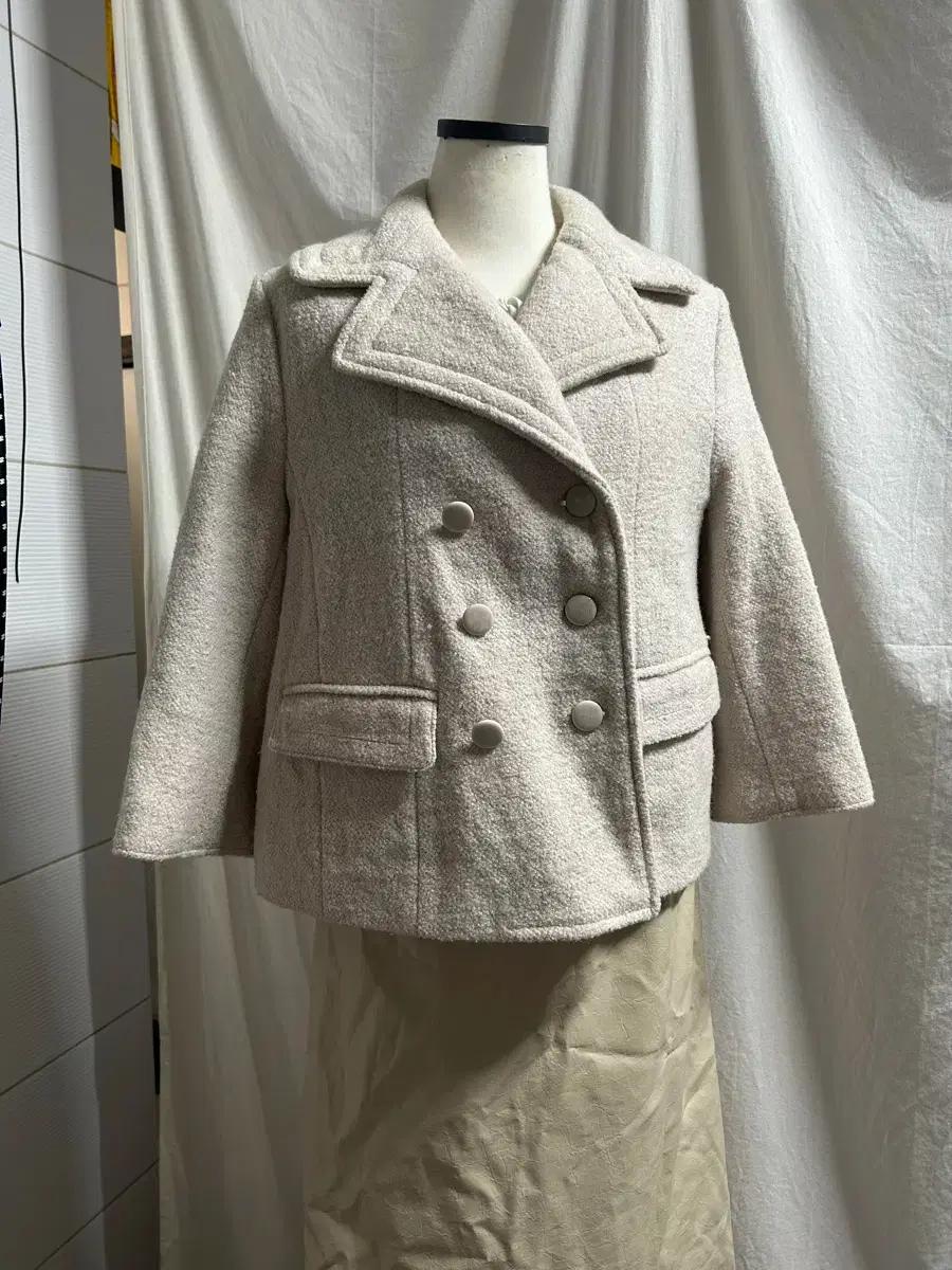 Daiz 더블 버튼 숏 코트 90