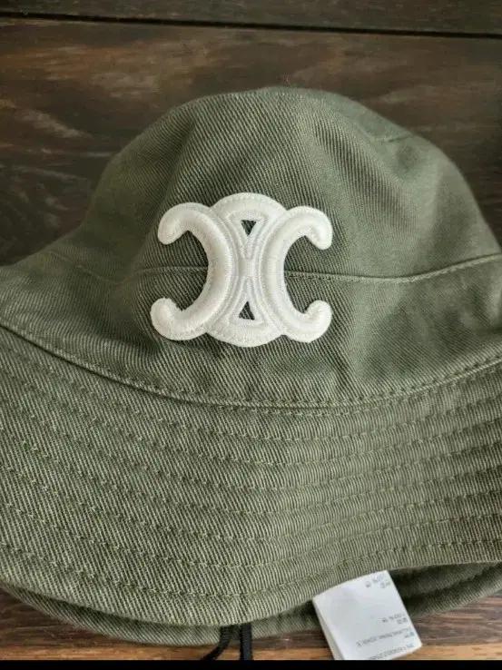 (새상품) 셀린느 트리옹프 버킷햇 카키