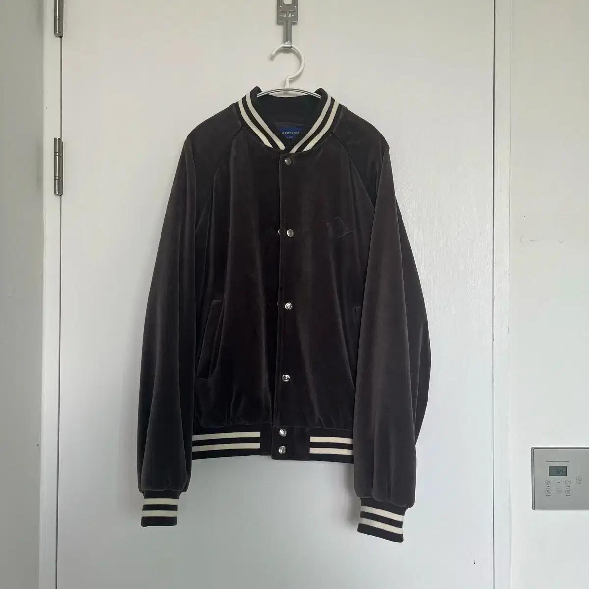 [L] 하프웨이 네이티브 벨루어 봄버