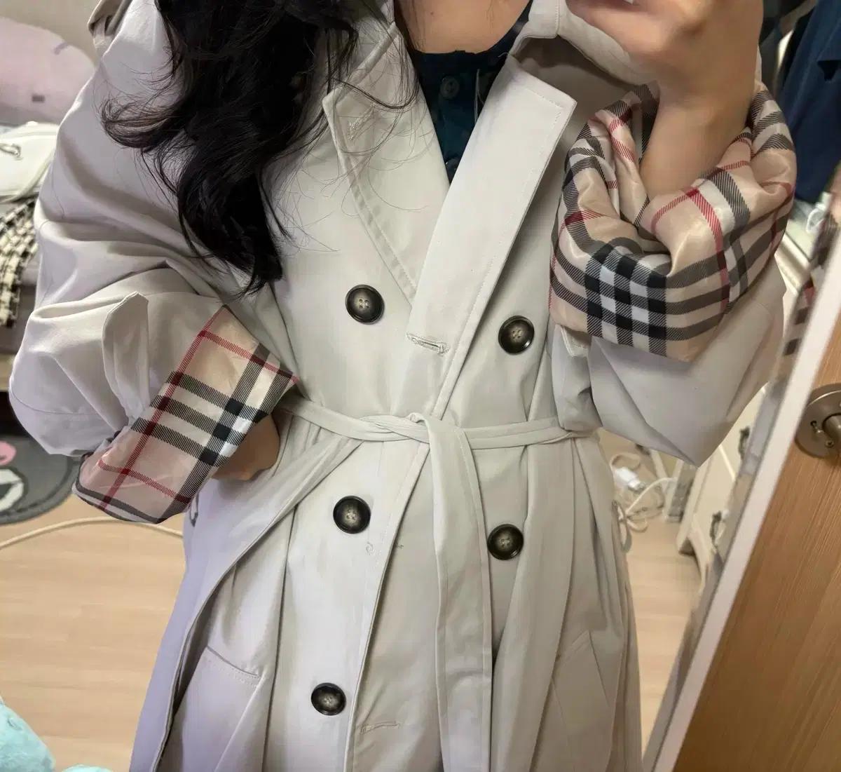 체크안감 롱 트렌치코트 (오버핏,라이트그레이)