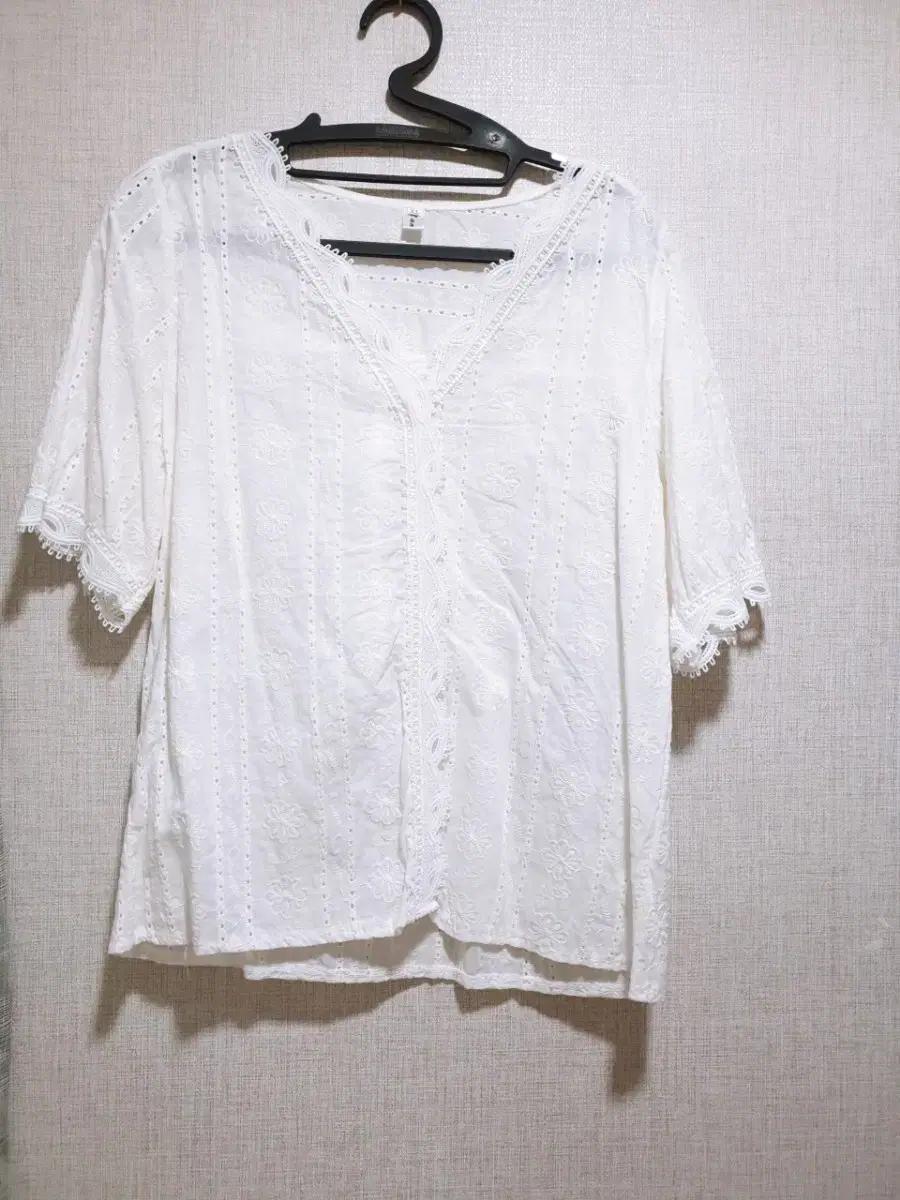 (~77사이즈) 레이스 반팔 브이넥 블라우스,시원한 여름 통풍 데일리 옷