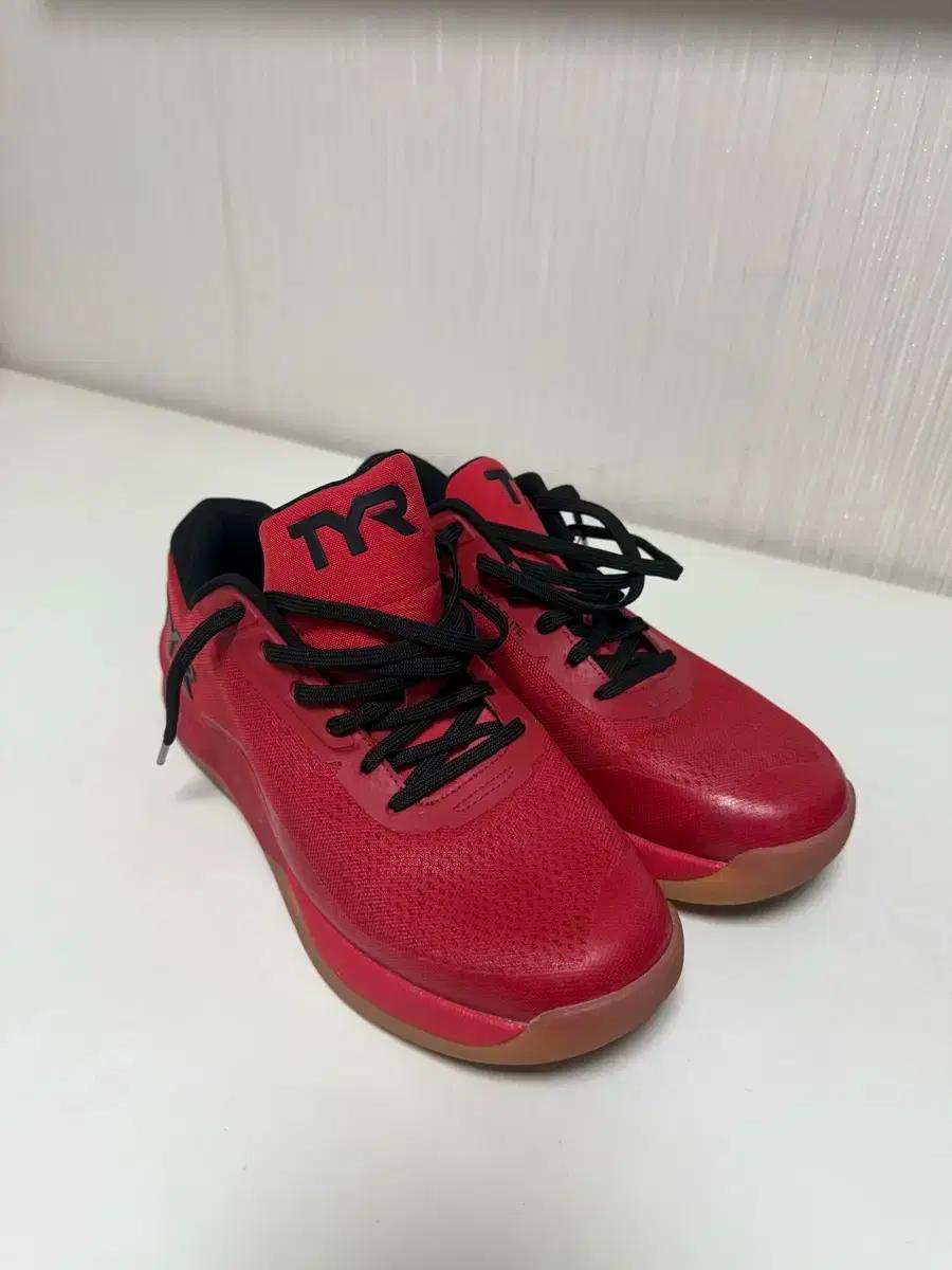 TYR 카본 트레이너 270